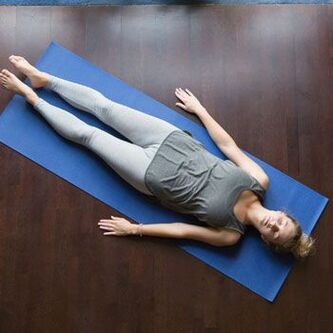 posa shavasana per osteocondrosi toracica